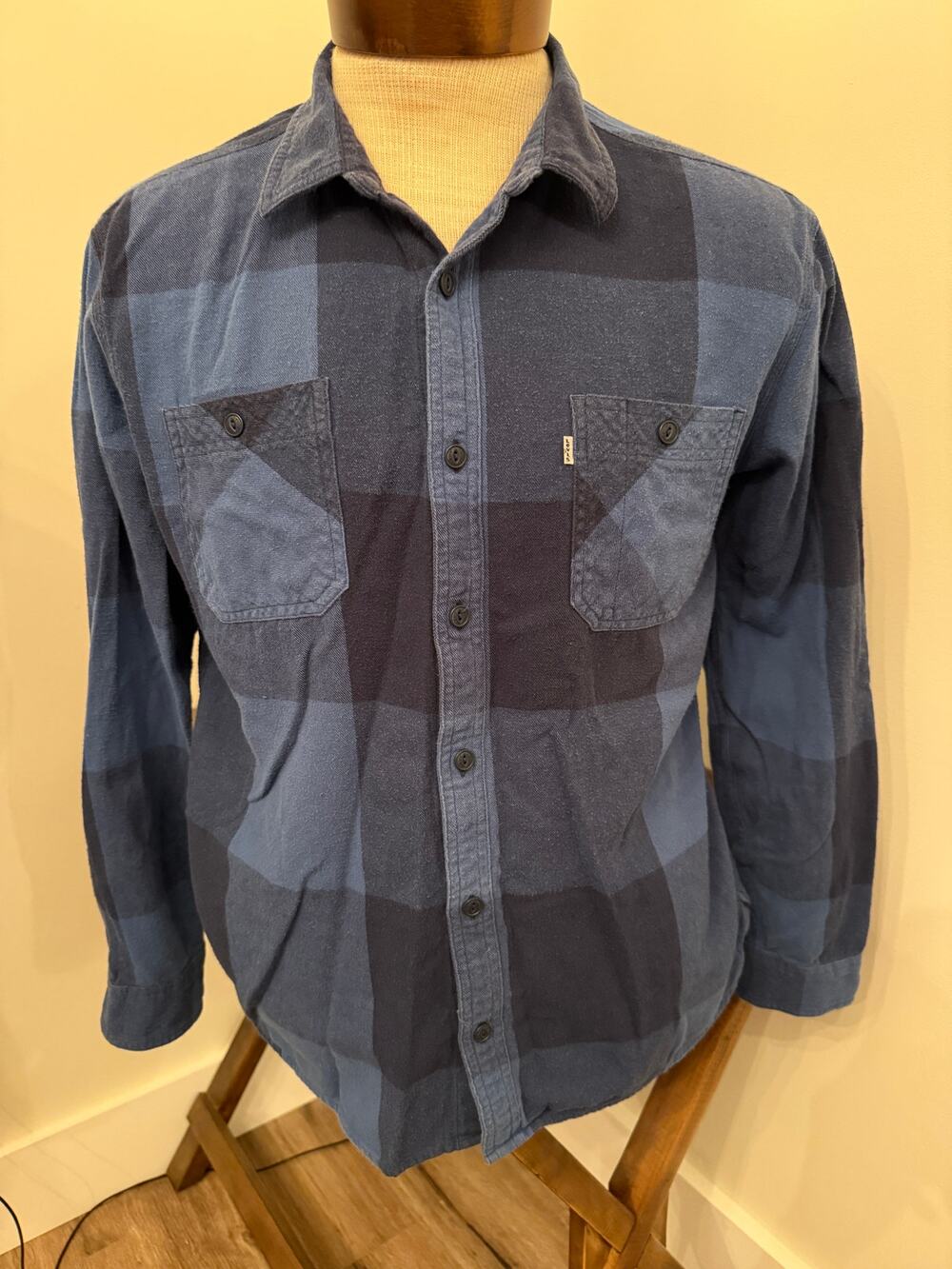 Levi's Men's Blue  Plaid Long Sleeve Button Down Size Large